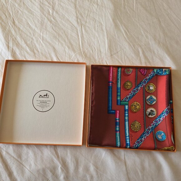 Hermès Petit Main Silk Scarf Carre 90 Red Boxed Authenticated Paris Vintage - Picture 7 of 16